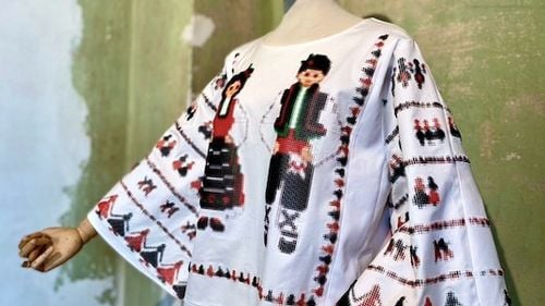 Un arhitect ieşean îmbină tradiţia cu tehnologiile digitale: ii create de algoritmi şi imprimante 3D / ”La țesături, e un nou început cu imprimarea 3D”