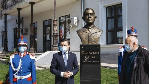 Primarul Chirica a dezvelit bustul lui Octavian Goga, înmormântat cu zvastica pe piept. Institutul Elie Wiesel: Goga a promovat o politică profascistă, în care antisemitismul s-a aflat la loc de cinste