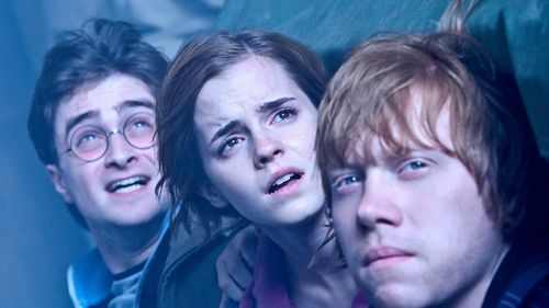 JK Rowling o acuză pe Emma Watson că “a turnat gaz pe foc” în momentul în care autoarea seriei Harry Potter era amenințată cu moartea pentru criticile aduse drepturilor trans