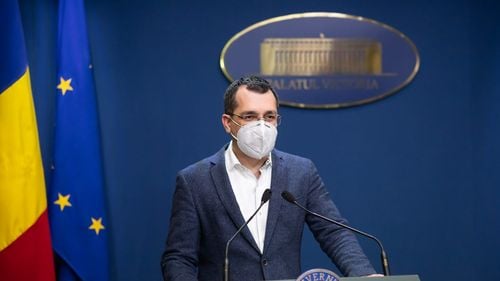 Fost ministru al Sănătății, Vlad Voiculescu afirmă că „sunt șanse de 100%” ca școlile din București să treacă în online de săptămâna viitoare și acuză Guvernul de iresponsabilitate