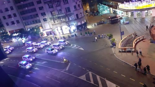 VIDEO Gaze lacrimogene şi zeci de răniţi, în a doua seară de proteste în Serbia. Manifestanții sunt nemulțumiți de reintroducerea carantinei din cauza pericolului COVID-19