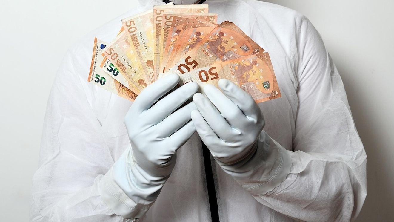 Șeful de la IML Iași, condamnat la închisoare cu suspendare după numeroase mite de mii de euro de la șoferi prinși beți / A cerut o pedeapsă blândă pentru că e dependent de „păcănele”