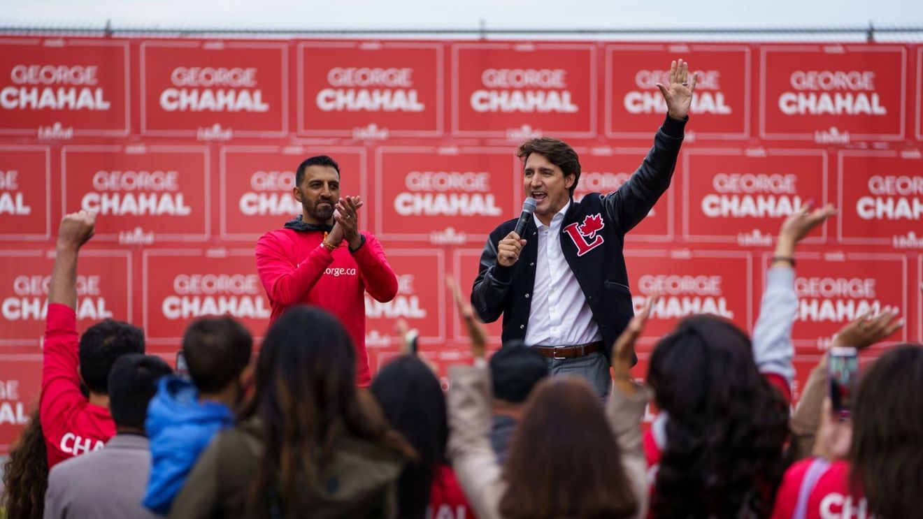 Justin Trudeau a fost lovit cu pietre în timpul unei acțiuni de campanie electorală / Premierul canadian nu a fost rănit / Opoziția din Canada: ”Violența în politică nu este niciodată justificată”