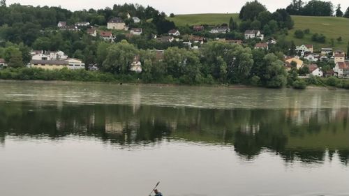 Un român a parcurs singur Dunărea cu caiacul, de la izvoarele din Germania până la Marea Neagră - aproape 2.800 km / ”Am făcut parcursul ca pe un lac stătut” / Cum a fost întâmpinat la Calafat: „Auzi, Veto? Pe ăsta l-a bătut rău în cap soarele”