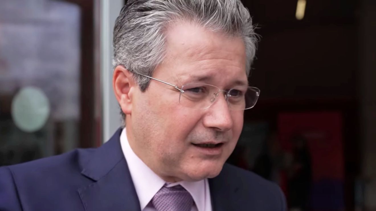 Mihnea Costoiu, singurul rector din România fără doctorat, a primit titlul de Doctor Honoris Causa din partea Universității Tehnice a Moldovei, cea care ar urma să preia Universitatea din Cahul prin ruperea legăturilor cu Universitatea Dunărea de Jos din Galați