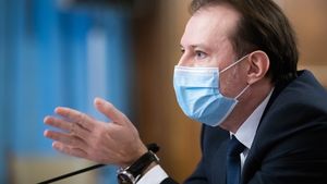 Premierul Cîțu le-a spus liderilor PNL că ia în calcul suspendarea voucherelor de vacanță în 2021, bugetarii putând în schimb să le folosească pe cele din 2019 și 2020