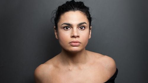 De la casa din chirpici, fără apă caldă, pe covorul roşu de la Cannes. Povestea impresionantă a Alinei Şerban sau despre cum poate educația să salveze un destin