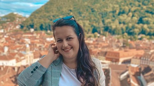 VIDEO Cum și-a transformat Miruna pasiunea într-un mic business și a deschis câteva magazine online în America