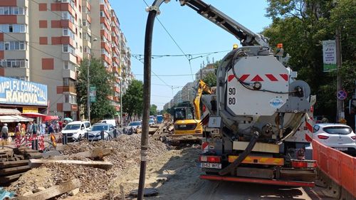 Situaţie bizară în București: 140 de blocuri din Rahova sunt fără apă caldă de o lună din cauza faptului că galeria de termoficare a fost inundată cu dejecţii