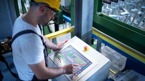 UE extinde, în noul pachet de sancțiuni impuse Rusiei, interdicțiile privind vânzarea de software care poate fi folosit în fabricarea de arme și controller-e pentru drone