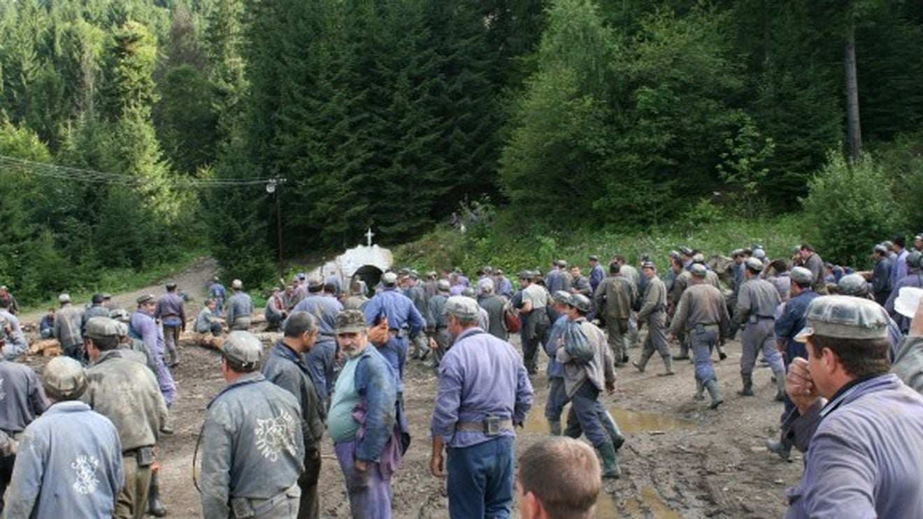 Minerii de la exploatările de uraniu din Crucea și Botușana s-au blocat în subteran, din cauză că nu și-au primit salariile de două luni
