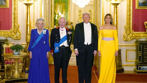 Pălăria Melaniei, o rochie galbenă și rochia aurie a lui Kate / Care au fost cele mai atrăgătoare look-uri la vizita istorică a lui Donald Trump în Marea Britanie 