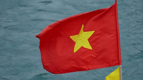 Un avion militar de fabricaţie rusă s-a prăbuşit în centrul Vietnamului, doi piloţi fiind daţi dispăruţi