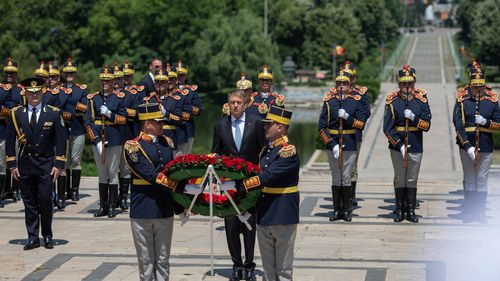 Președintele Iohannis și ministrul Apărării vor marca la Sibiu Ziua Eroilor / Din 1995, Ziua Eroilor a fost proclamată sărbătoare naţională / Programul evenimentelor din țară