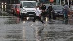 DSU: 11 localităţi din 7 judeţe şi Capitala, afectate de furtună / În București s-a intervenit pentru evacuarea apei din 13 case, 54 curţi și 3 subsoluri