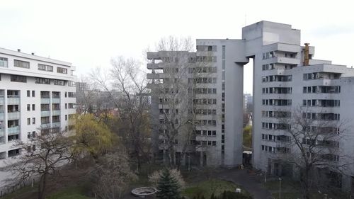 VIDEO Varșovia confiscă mai multe blocuri revendicate de ruși și supranumite "cuibul de spioni" pentru le oferi Ucrainei