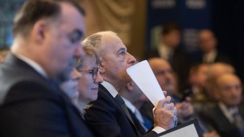 SURSE: A fost anulat marele eveniment NATO pe care Mircea Geoană voia să îl organizeze la București în luna mai / Summitul servea ca platformă de campanie pentru Geoană