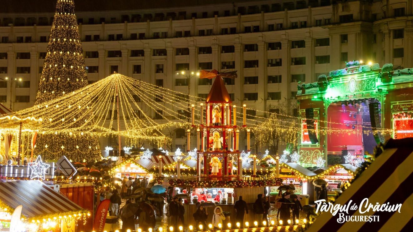S-a aprins iluminatul festiv în cadrul Târgului de Crăciun Bucureşti 2025, din Piaţa Constituţiei / Primarul interimar Stelian Bujduveanu: 7 milioane de becuri tip LED strălucesc în Capitală