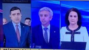 Dan Diaconescu a confirmat la RomâniaTV că sprijină candidatura lui Simion la președinție / Diaconescu este judecat pentru săvârșirea infracțiunilor de act sexual cu un minor și folosirea prostituţiei infantile, în formă continuată