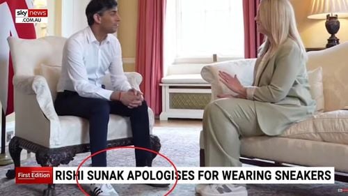 Rishi Sunak, criticat dur de tineri pe social media din cauza adidașilor purtați la un interviu/ Ce diferă de situațiile în care Obama sau Kamala Harris au purtat teniși și au fost apreciați