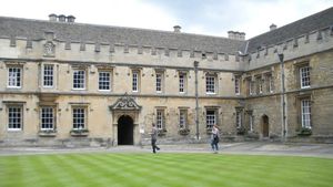Oxford şi Cambridge coboară în clasamentele globale, experţii avertizează: ”Un semnal de alarmă pentru inovaţia din Marea Britanie” / 54 din cele 90 de universităţi britanice au scăzut în clasament