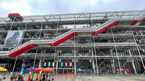Centrul Pompidou din Paris,  care găzduieşte cel mai important muzeu de artă modernă din lume, se închide luni pentru renovări care vor dura cinci ani