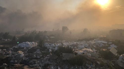 VIDEO Incendiu în zona Ghencea din București, vântul puternic alimentează flăcările