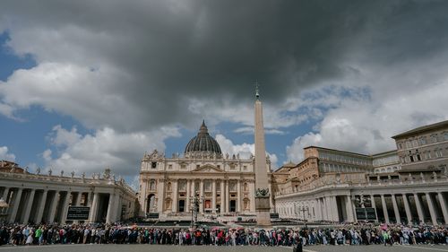 VIDEO A doua zi a conclavului de la Vatican: din nou fum negru a ieșit pe coșul Capelei Sixtine, nu a fost ales un nou papă / Urmează încă o rundă de vot