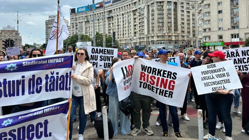 FOTO VIDEO: Protest în fața sediului BRD din Capitală / Angajații băncii cer menținerea mai multor beneficii din contractul de muncă