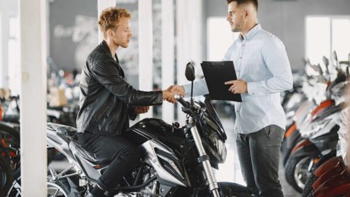 VIDEO Dealer moto: Suspendarea programului Rabla a dus la scăderea vânzărilor cu 40% în luna iunie / Mulți clienți și-au cerut avansurile plătite înapoi