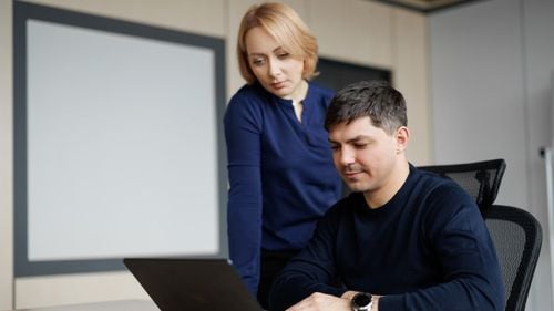 ANALIZĂ | De ce o aplicație mobilă este esențială pentru supraviețuirea unei afaceri în România. Costurile de dezvoltare au scăzut cu până la 40%