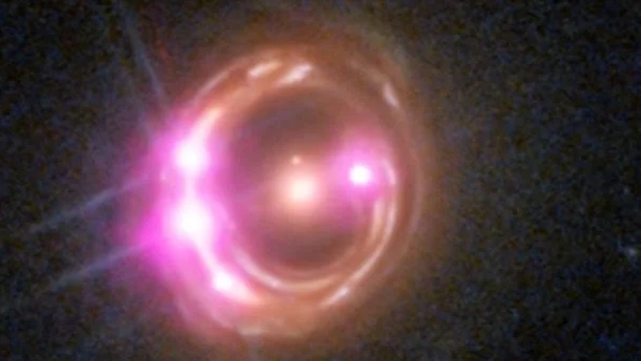 Astronomii au reuşit să observe coroana unei găuri negre în imagini cu detalii fără precedent / RX J1131 se află la aproximativ 6 miliarde de ani-lumină de Pământ şi se roteşte cu mai mult de jumătate din viteza luminii