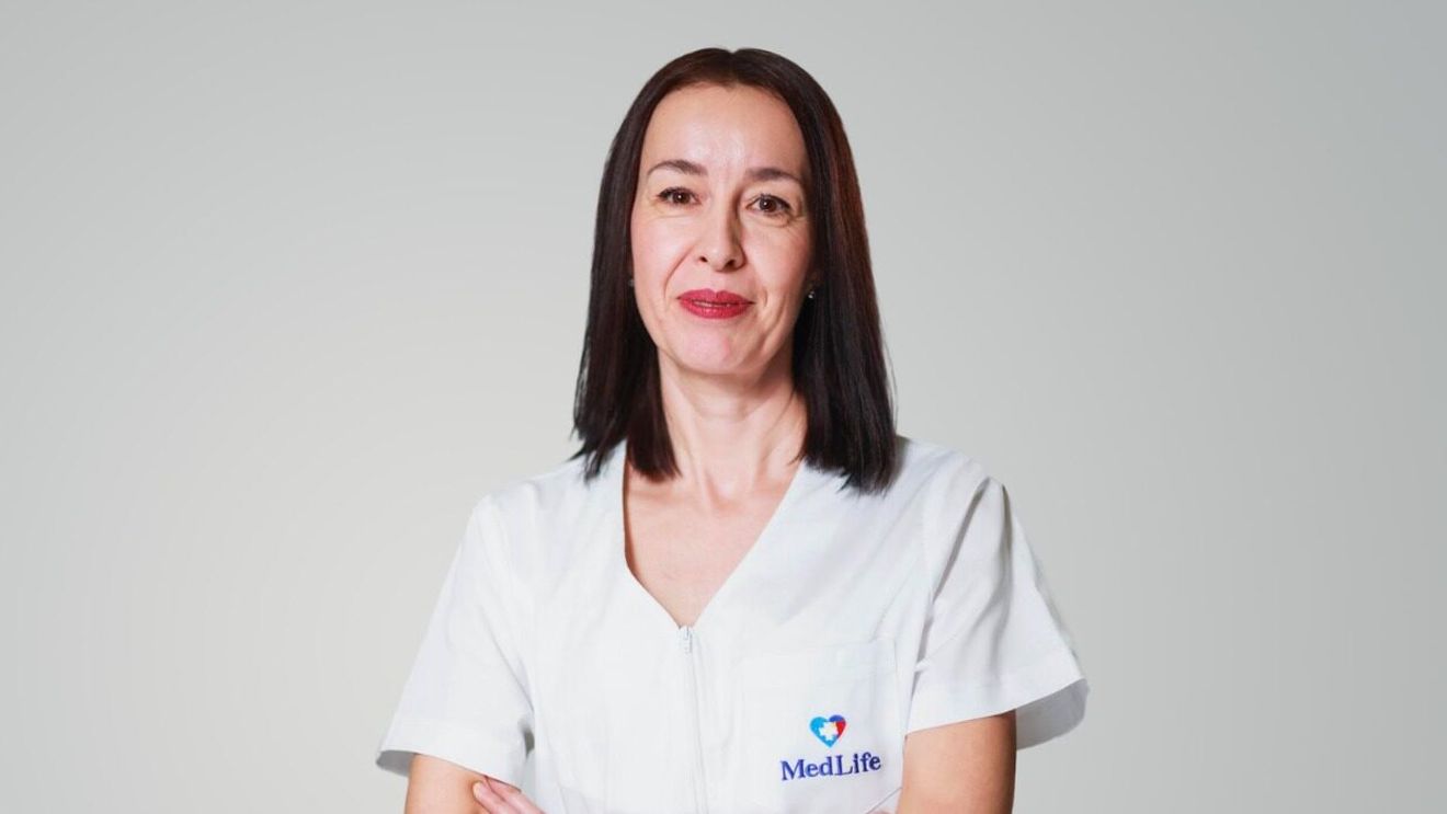 Dr. Codruța Chelmuș, dermatovenerolog MedLife: „Pielea are memorie – fiecare arsură solară, mai ales în copilărie sau adolescență, crește riscul de cancer de piele mai târziu în viață”