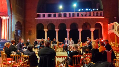 Românii din Franța se mobilizează la sediul Ambasadei, în sprijinul Ucrainei