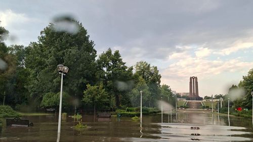 FOTO | Primarul general Ciprian Ciucu anunță un plan pentru reducerea inundațiilor în București: bazine de retenție sub Parcul Izvor și Parcul Operei | Context: De la „orașul-canalizare” la „orașul-burete”