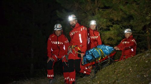 Un român și un finlandez, rătăciți în Munții Gutâi, recuperați de salvamontiști / S-au speriat de câinii de la o stână și au părăsit traseul