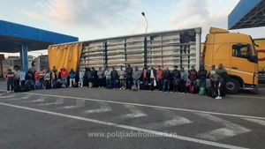 36 de cetățeni străini din 4 țări, descoperiți la vama Nădlac într-un tir încărcat cu sicrie