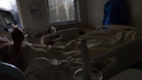 REPORTAJ Medic, la capătul puterilor: Ei pot spune că suntem asasini, criminali / Nu știu ce se întâmplă în spitale. Dar îi vom trata la fel ca pe toți, vom face tot ce putem pentru ei / Valul trei ne lovește mai puternic