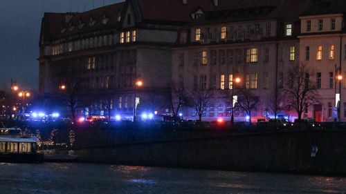 VIDEO Un student ceh a ucis 15 persoane cu o mitralieră într-un atac la o universitate din Praga / Atacatorul, student la facultatea unde a deschis focul, a fost găsit mort