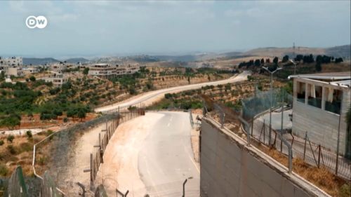 Patru oameni răniți, printre care un copil de 12 ani, într-un atac asupra unui autobuz israelian, în Cisiordania