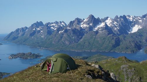 FOTO Vacanțe de vară ieftine: Cele mai uimitoare locuri din Europa în care poți face camping sălbatic și legal