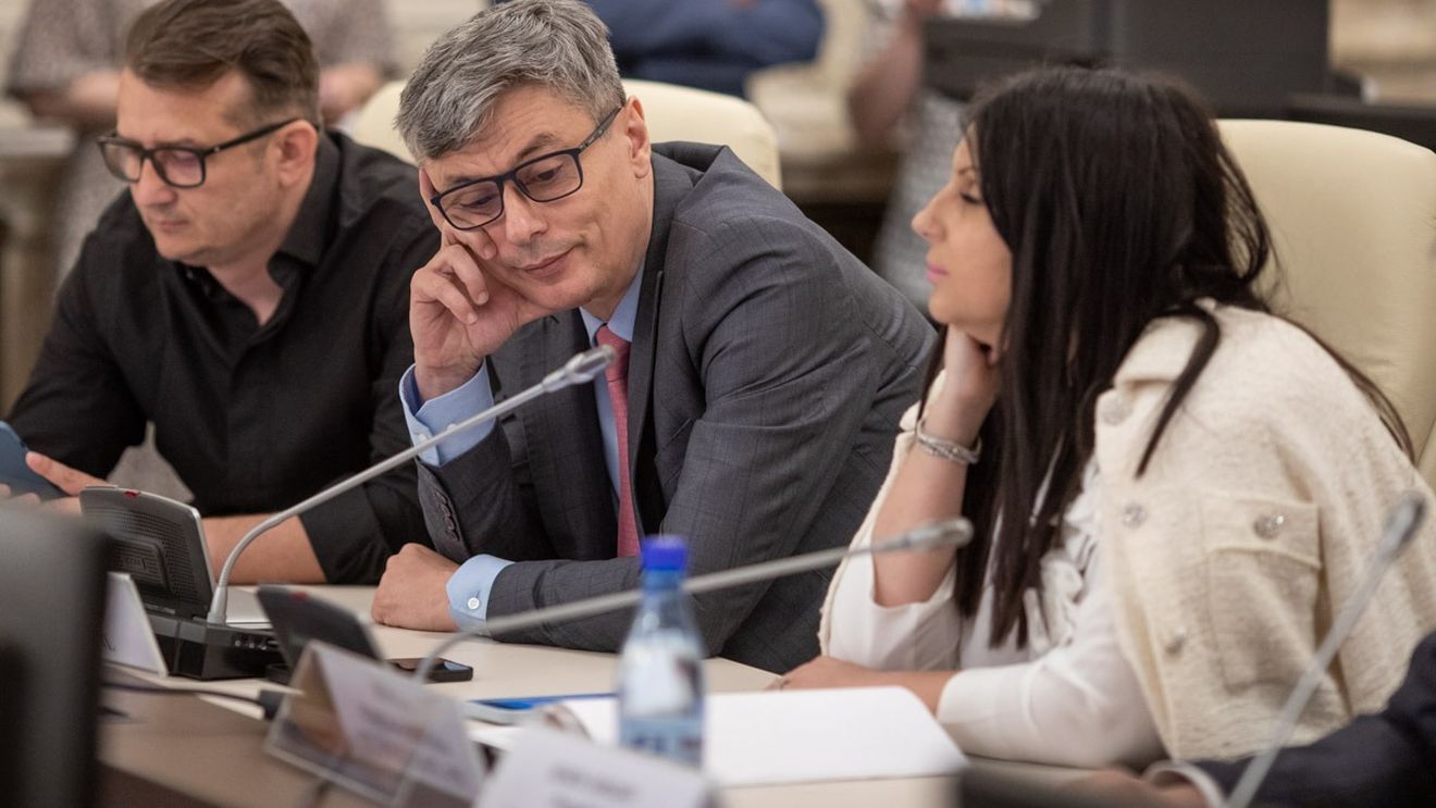 Ministrul energiei, Virgil Popescu: Sunt infectat din nou cu SARS - COV - 2 / Am simptome de gripă și voi sta izolat acasă până va trece