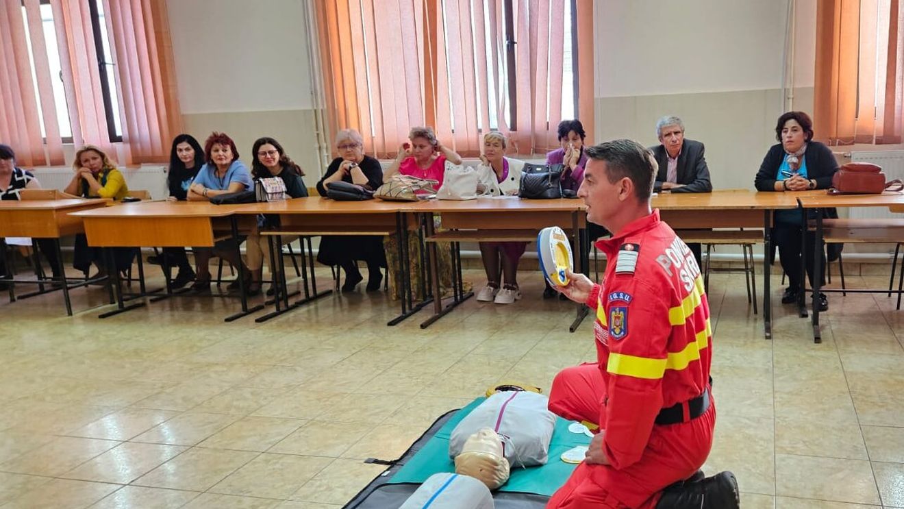 Peste 250 de persoane din județul Olt au urmat până în prezent programul de voluntariat „Salvator din pasiune” / Cei mai mulţi dintre voluntari sunt liceeni