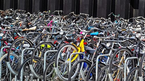 Doi români au furat biciclete de aproape 1 milion de euro în Austria. Au fost furați la rândul lor în drum spre România