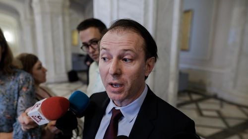 Premierul Cîțu i-a dublat conferința de presă ministrului Sănătății, Vlad Voiculescu / Remanierea sau o decizie despre un ministru o ia doar premierul, iar aceasta nu se discută, se anunță - a transmis Cîțu