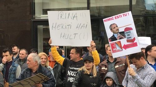 VIDEO Protest anti-PSD la mitingul social-democraților de la Iași / Dragnea: E un semnal serios către primarii PNL să-i voteze pe conducătorii lor care vor să-i aducă în sapă de lemn / Încet, încet vor ieși la iveală adevărații penali