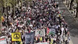 Zeci de mii de persoane au demonstrat la Londra pentru a cere încetarea focului în Fâşia Gaza