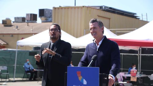 Guvernatorul Democrat al Californiei, Gavin Newsom, supraviețuiește unui referendum de destituire