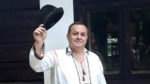 Un celebru interpret de muzică populară din Suceava a murit de COVID/ A stat șapte zile acasă cu tratament de la medicul de familie, dar n-a răspus la medicație