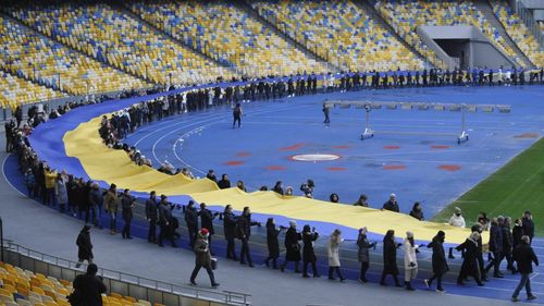 Ziua unităţii: Ucrainenii înalţă steaguri şi cântă imnul național, pentru a arăta „că nu se tem de nimeni”